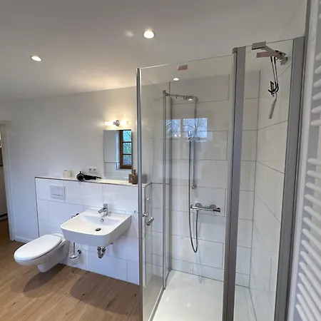 Lassen Hof 01 Bienenstock *