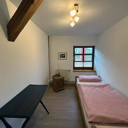 Lassen Hof 01 Bienenstock Brodersby-Goltoft