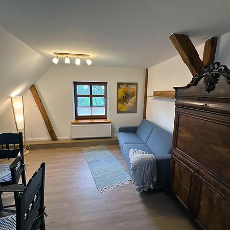 Lassen Hof 01 Bienenstock *